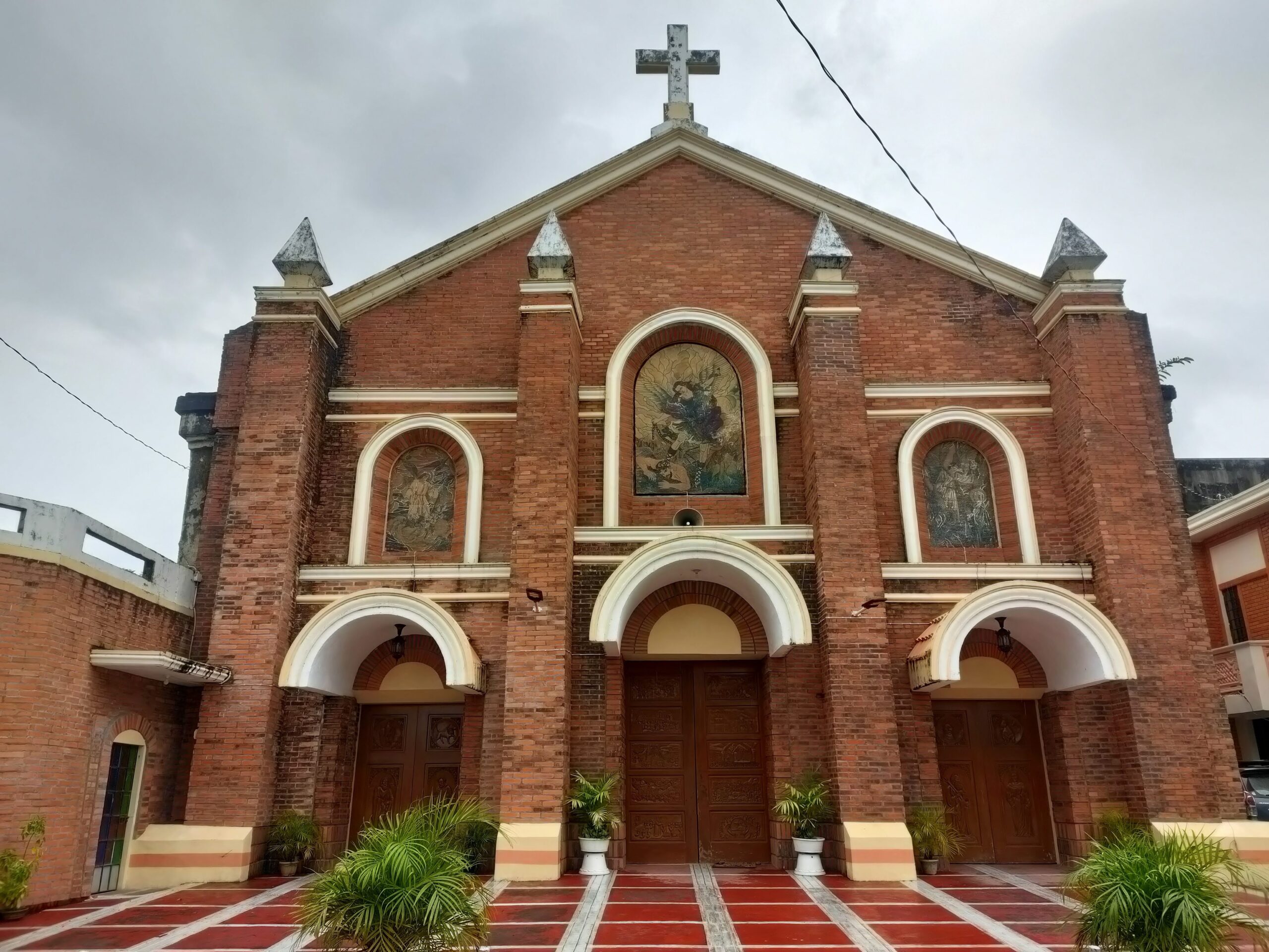 Facade of St. Michael the Archangel Church, Oas | Photo by Mr. Glorious