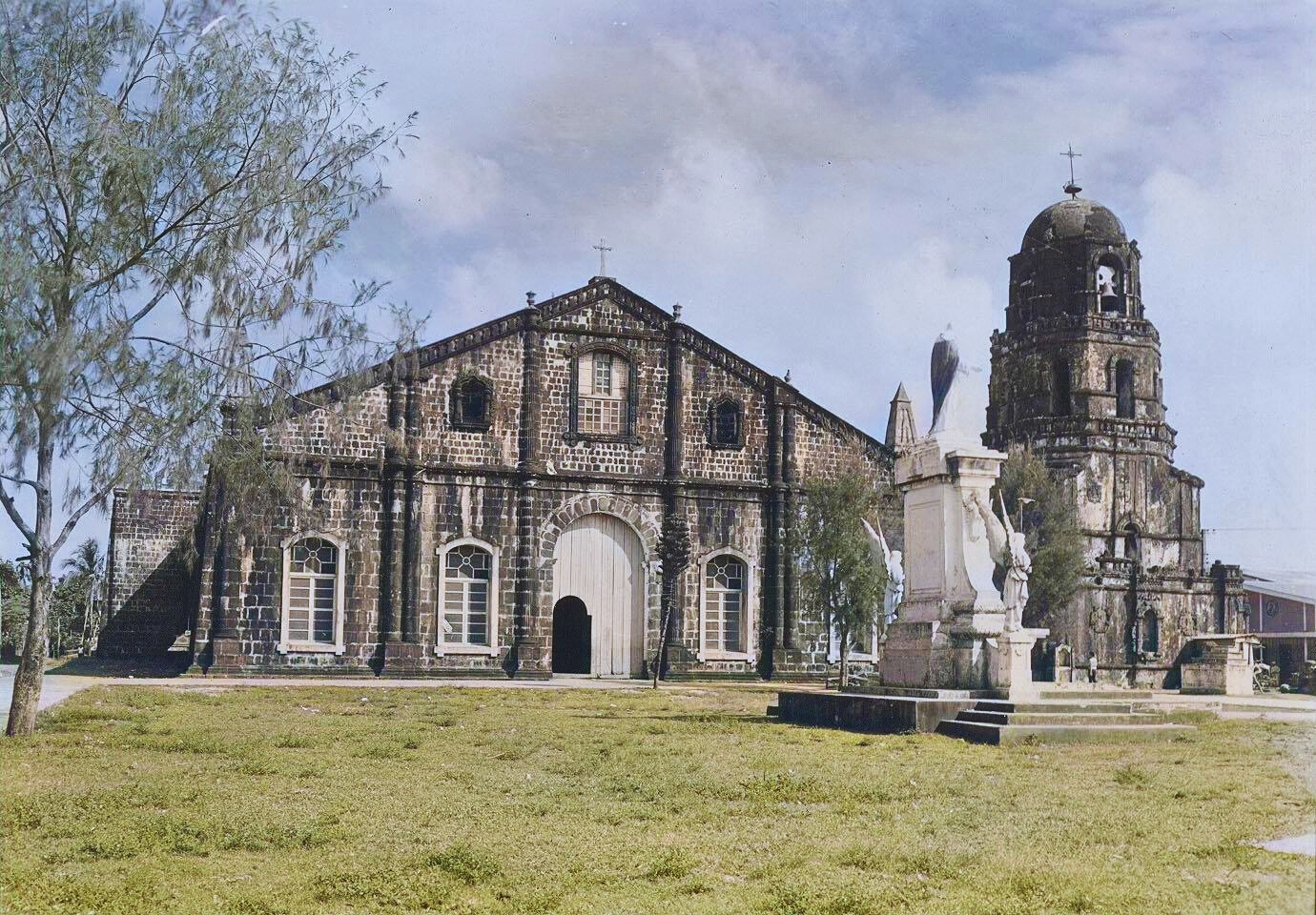 San Juan Bautista Church, Tabaco City, Albay, 1966 | Photo by OFM Archives San Juan Bautista Church, Tabaco City, Albay, 1966 | Photo by OFM Archives
