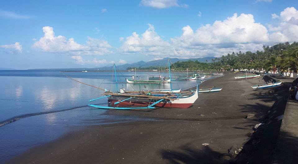 Dapdap Beach, Legazpi City | Photo by Rosemary Dy