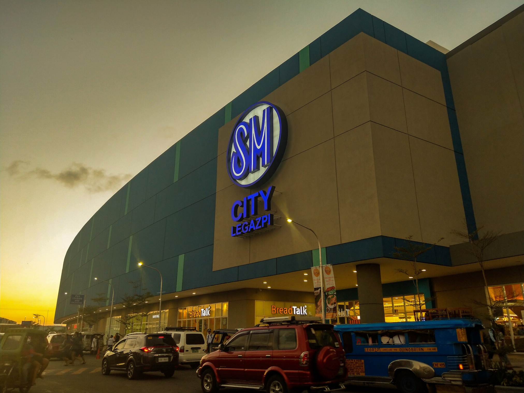 SM City Legazpi | Photo by Bert Aslor
